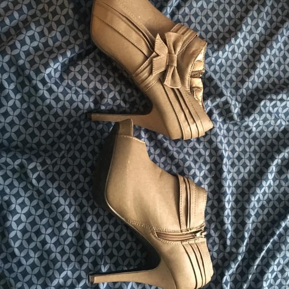 Women and boy shoes, will separate. - Picture 6 of 8